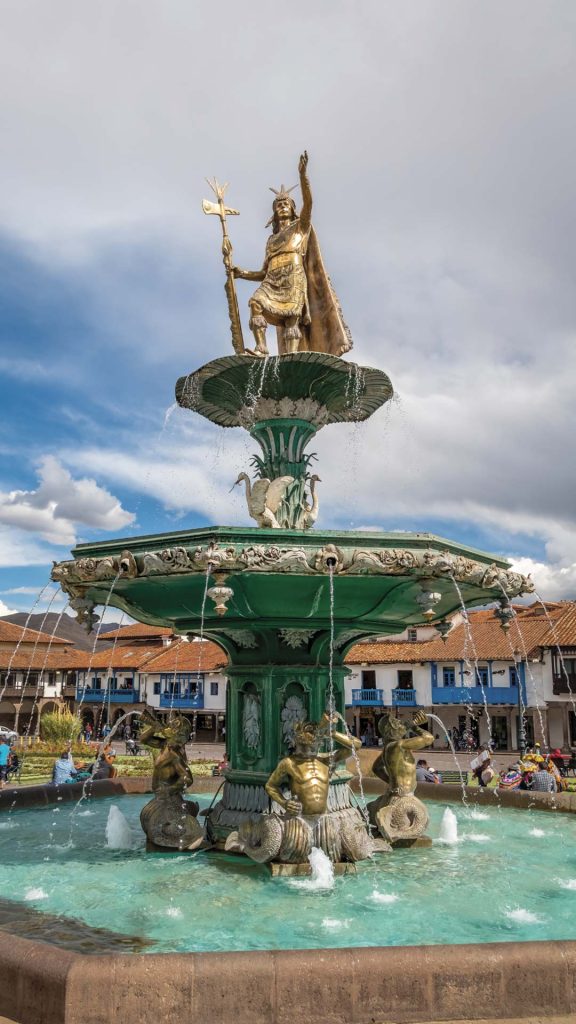 inca statue in cusco main square