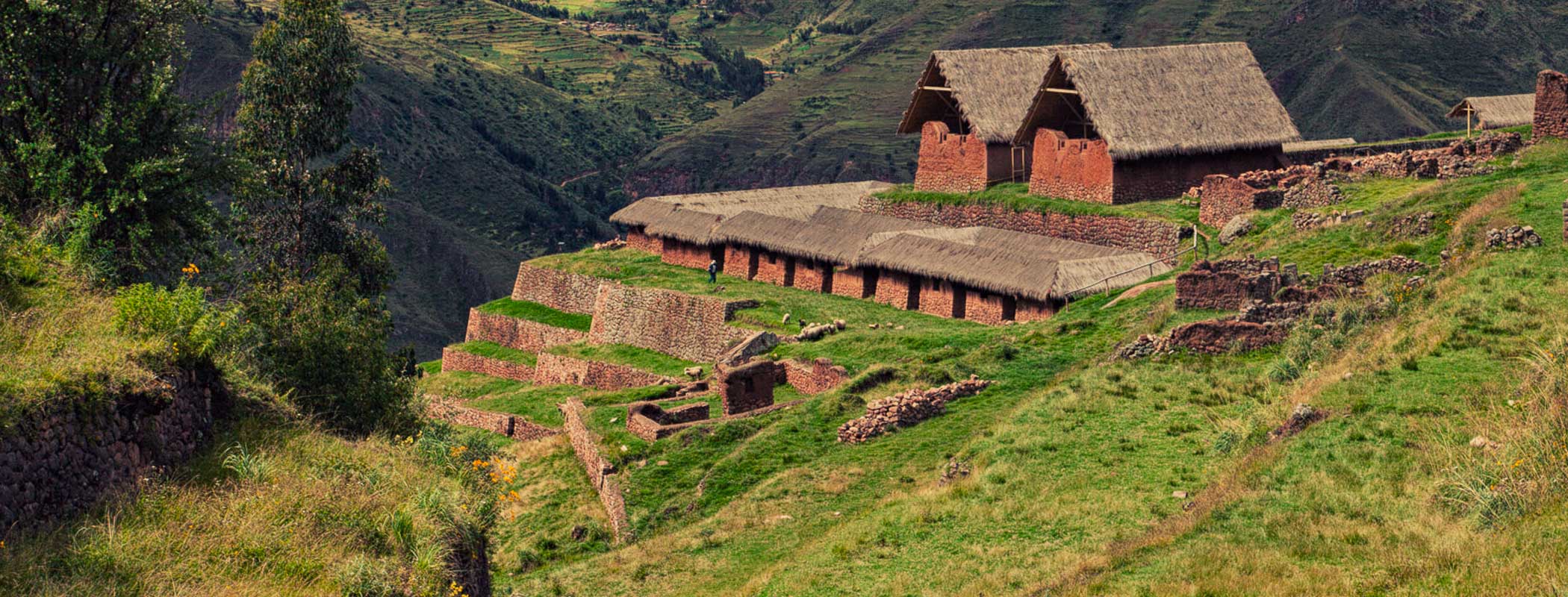 view huchuy qosqo archaeological complex in cusco