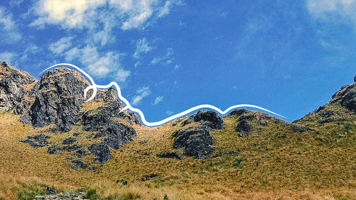 Silueta del paso de la Mujer Muerta — Camino Inca Cresta en el paso de la Mujer Muerta delineada como el perfil de una mujer en el Camino Inca