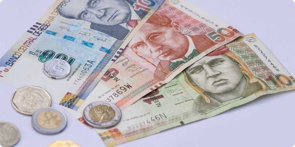 Peruvian banknotes and coins