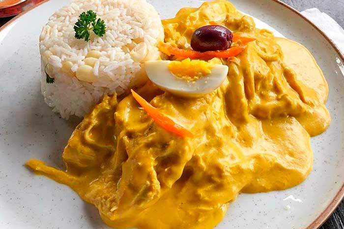Los 12 Platos que Debes Probar en Perú y Dónde Encontrarlos (Guía 2026) 3 Traditional Aji de Gallina