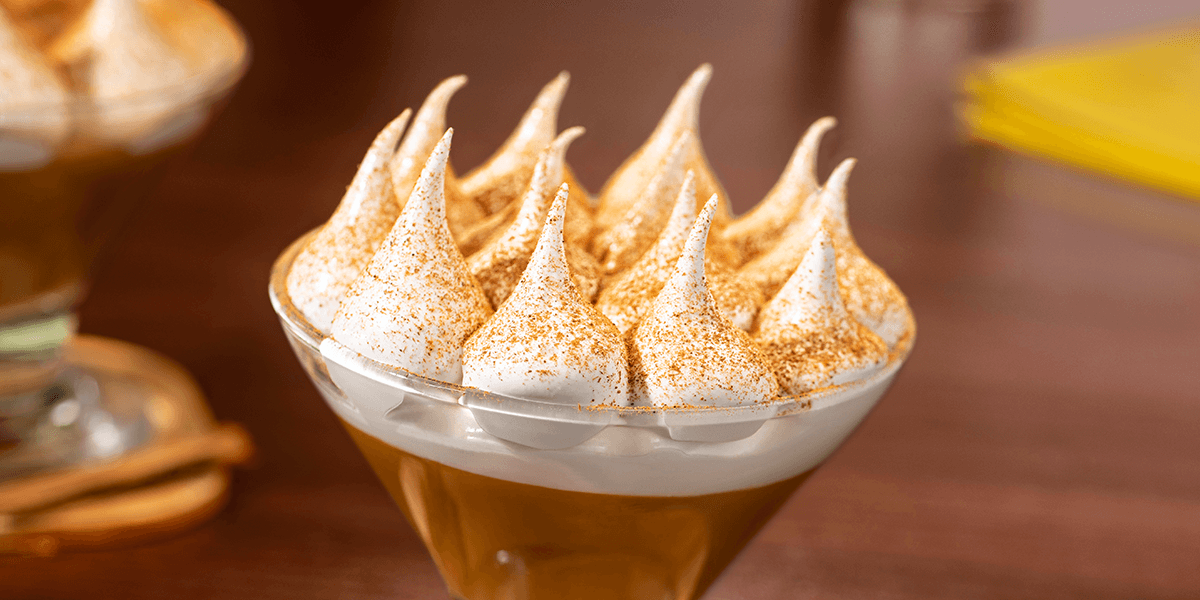 Los 12 Platos que Debes Probar en Perú y Dónde Encontrarlos (Guía 2026) 12 Peruvian suspiro a la limena dessert with meringue