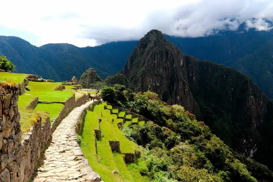 Inca Empire: History, Religion, and the Best Places to Visit in Cusco 5 inca jungle andes mountains path to machu picchu