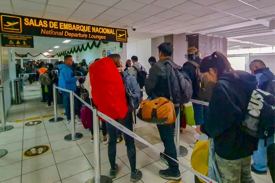 Cusco Airport: Complete Guide for Travelers 3 Passengers waiting in line inside Cusco airport during peak hours.