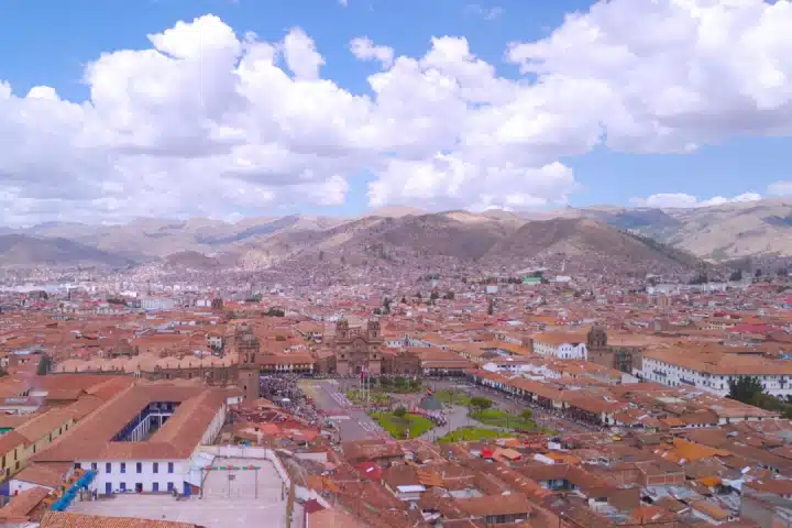 Mejor época para visitar Cusco: guía completa por temporadas 1 Best Time to Visit Cusco during the dry season with sunny weather and blue skies