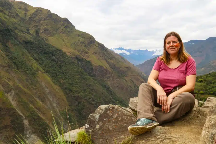 How to Avoid Altitude Sickness in Cusco 2 traveler enjoying Cusco without altitude sickness