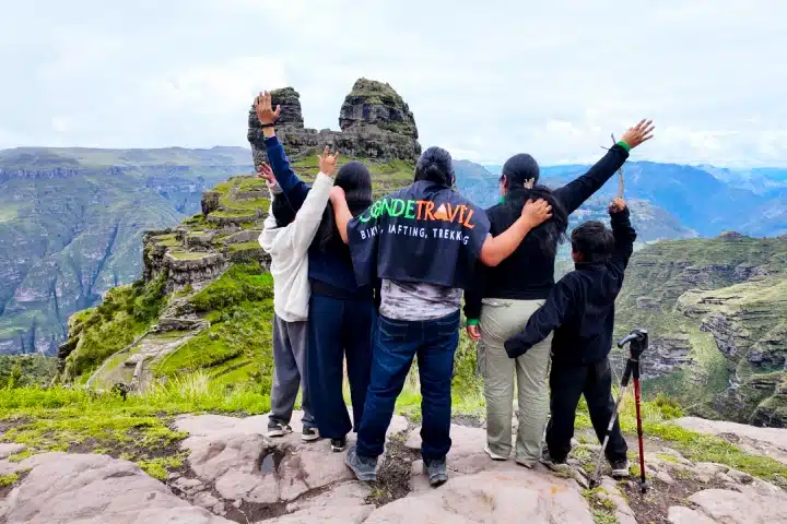 Waqrapukara Hike: A Complete Guide to Cusco's Hidden Inca Fortress 1 Travelers enjoying the Waqrapukara hike with views of the ancient Inca fortress in Cusco, Peru.