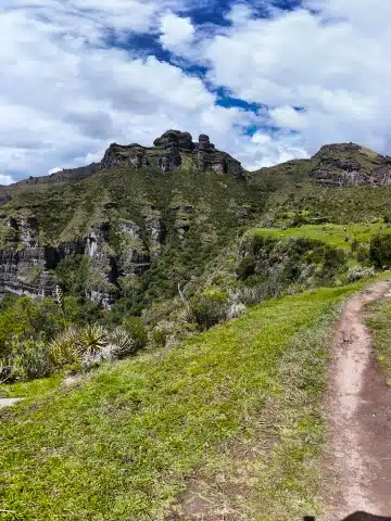Waqrapukara: Guía Completa para visitar la Fortaleza Inca oculta de Cusco 3 Andean landscapes along the Waqrapukara hiking trail.