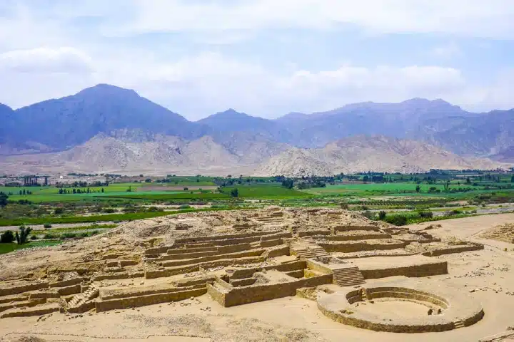 Patrimonio de la Humanidad en Perú: Guía de los 13 Sitios UNESCO 7 Archaeological remains of the Sacred City of Caral-Supe in Peru