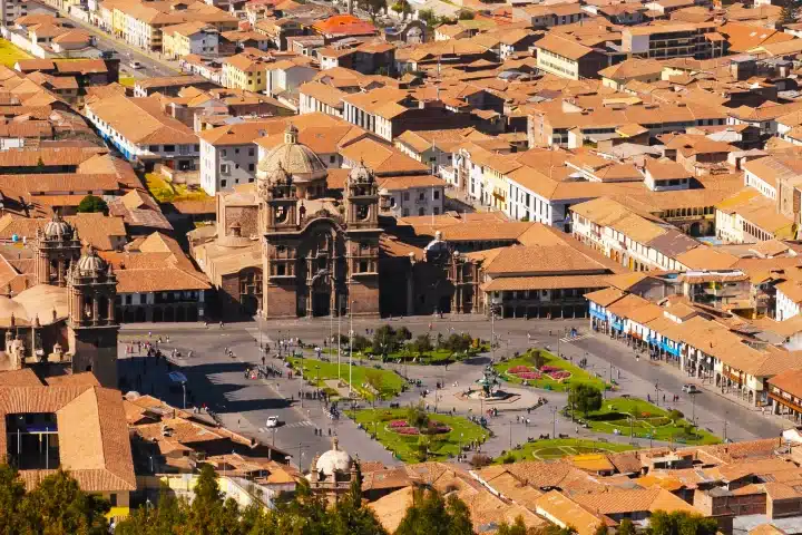 Patrimonio de la Humanidad en Perú: Guía de los 13 Sitios UNESCO 1 Panoramic view of the historic city of Cuzco in Peru