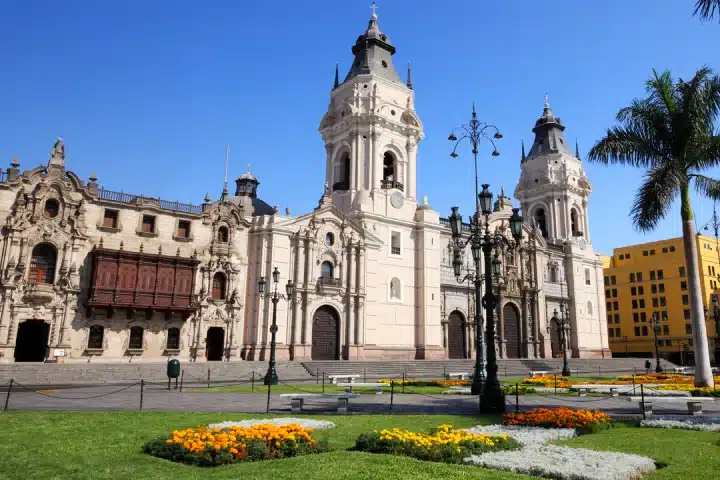 Patrimonio de la Humanidad en Perú: Guía de los 13 Sitios UNESCO 4 Lima Cathedral and Plaza Mayor in the Historic Centre of Lima