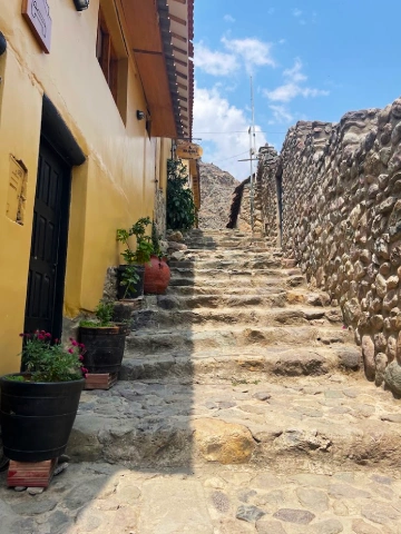 Ollantaytambo Peru: The Complete Visitor Guide to the Living Inca Town 5 Stone stairway along an original street in Ollantaytambo
