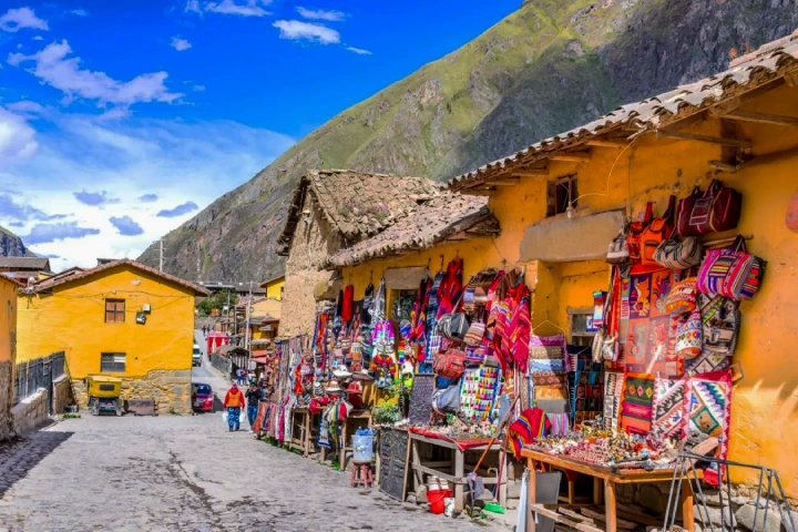Ollantaytambo Peru: The Complete Visitor Guide to the Living Inca Town 3 handicrafts-market.jpgTraditional handicrafts displayed in Ollantaytambo